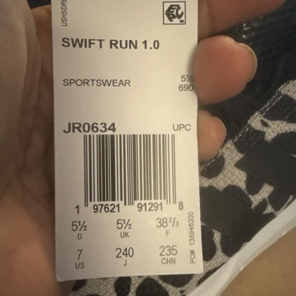 US Size 7- Adidas Women's SWIFT RUN 1.0 Running Shoes JR0634 `Cheetah Print` NEW